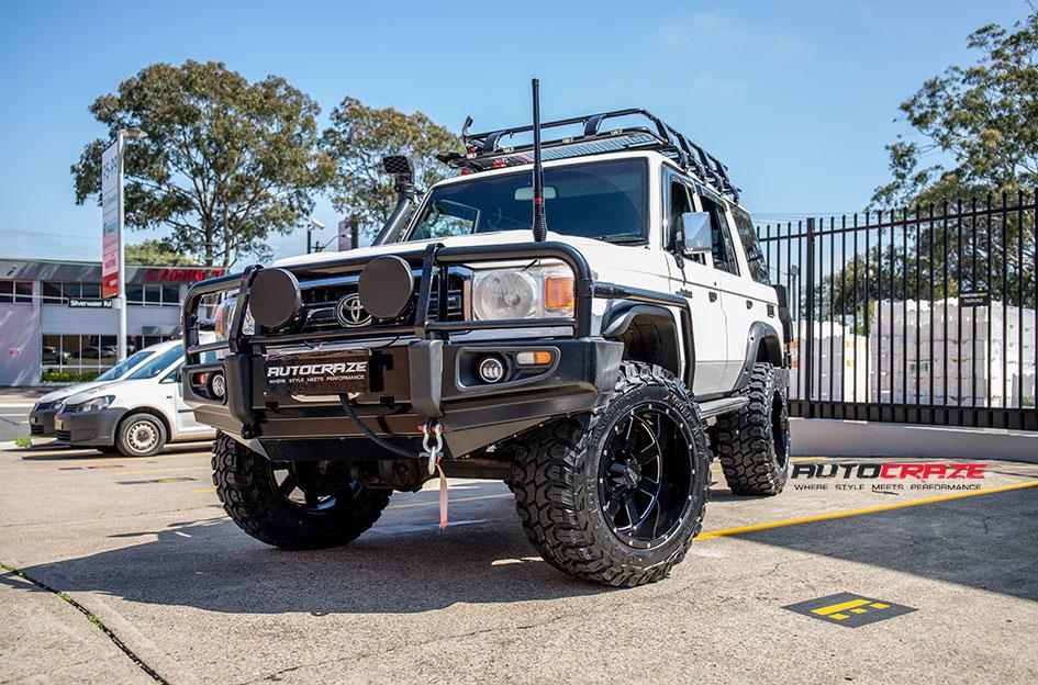 TOYOTA LANDCRUSIER MO962 GLOSS BLACK